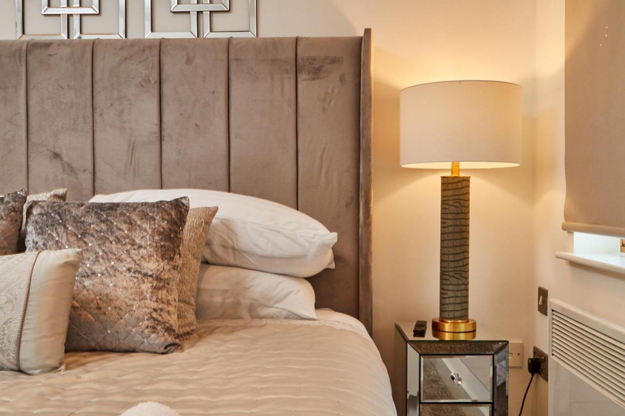Deluxe River Canal View & Free Secure Parking! Leeds  Bagian luar foto